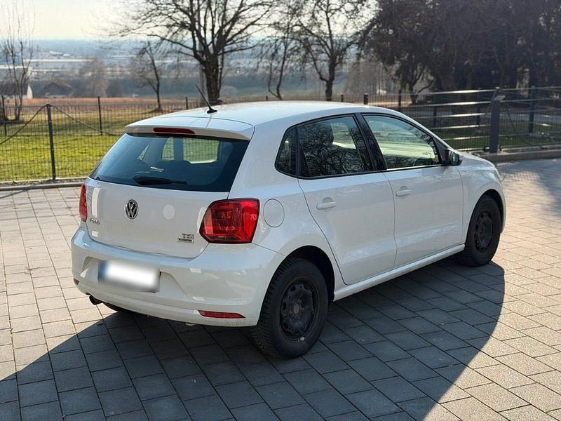 Gebraucht VW Polo 90 PS (66 kW) 2015 Weiß Kleinwagen
