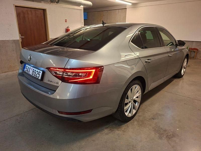 Gebraucht Skoda Superb Style 150 PS (110 kW) 2016 Grau Limousine