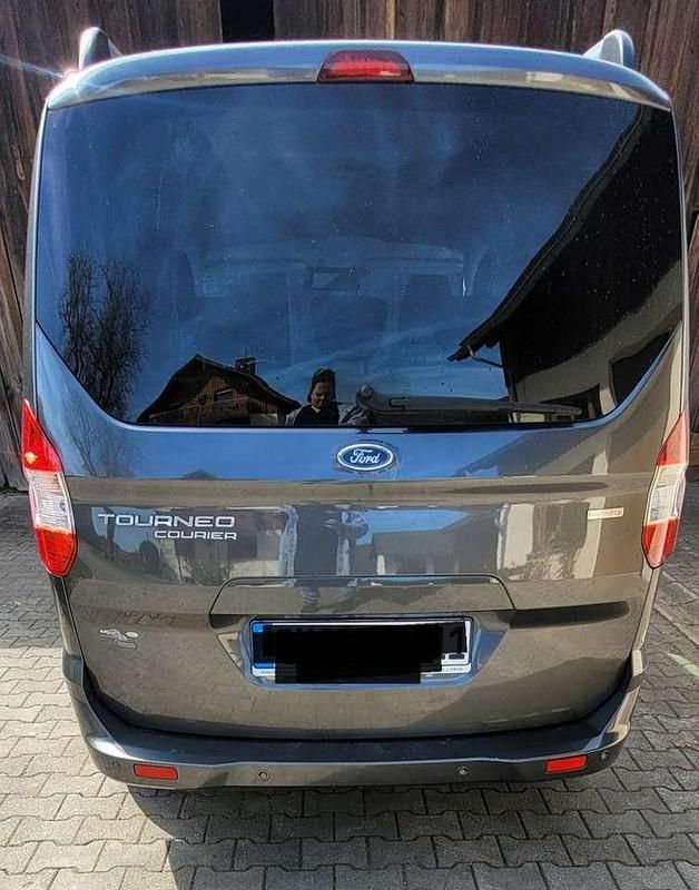 Gebraucht Ford Tourneo Titanium 101 PS (74 kW) 2018 Kombi