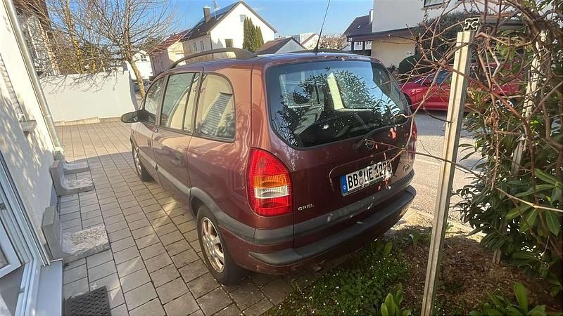 Gebraucht Opel Zafira Comfort 101 PS (74 kW) 2001 Braun Van / Kleinbus
