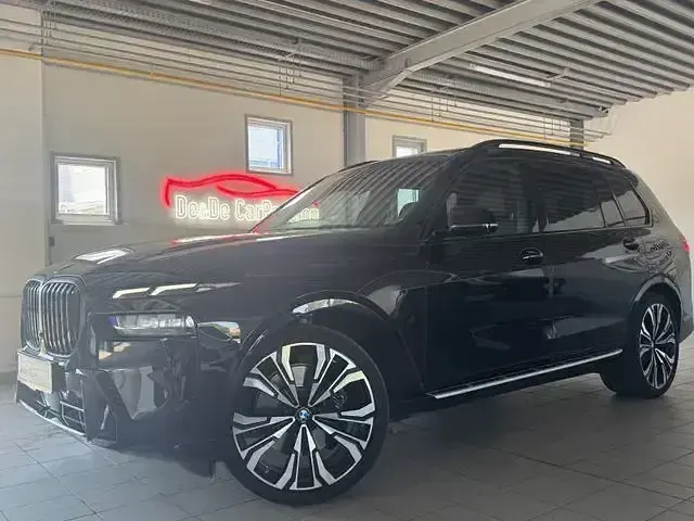 Gebraucht BMW X7 M Sport 352 PS (258 kW) 2023 Schwarz SUV