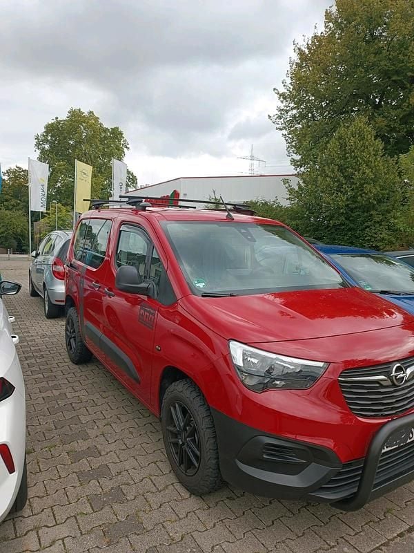 Rot Gebraucht 2023 Opel Combo Life Van / Kleinbus | 23.500 € (Fairer Preis) - Bild 1/4