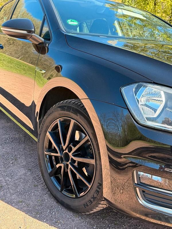 Second-hand VW Golf VII Comfortline 110 CP (80 kW) 2015 Negru Hatchback