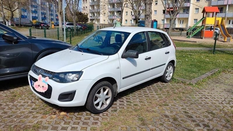 Weiß Gebraucht 2015 Lada Kalina Kleinwagen | 3.500 € - Bild 1/4