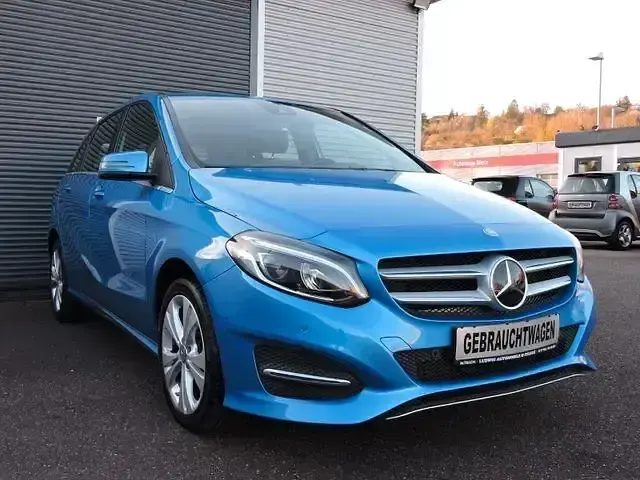 Gebraucht Mercedes B200 Urban 136 PS (100 kW) 2016 Blau Kleinwagen