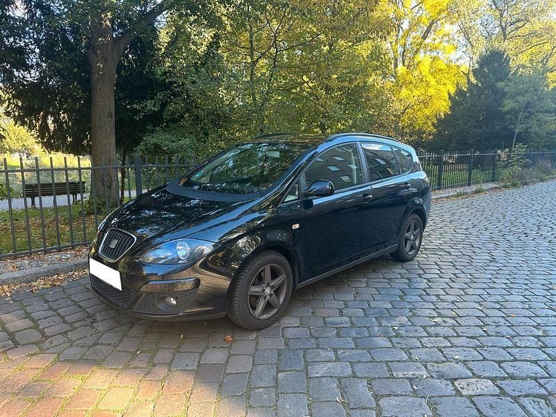 Schwarz Gebraucht 2014 Seat Altea XL Reference Van / Kleinbus | 2.650 € (Superpreis) - Bild 1/4