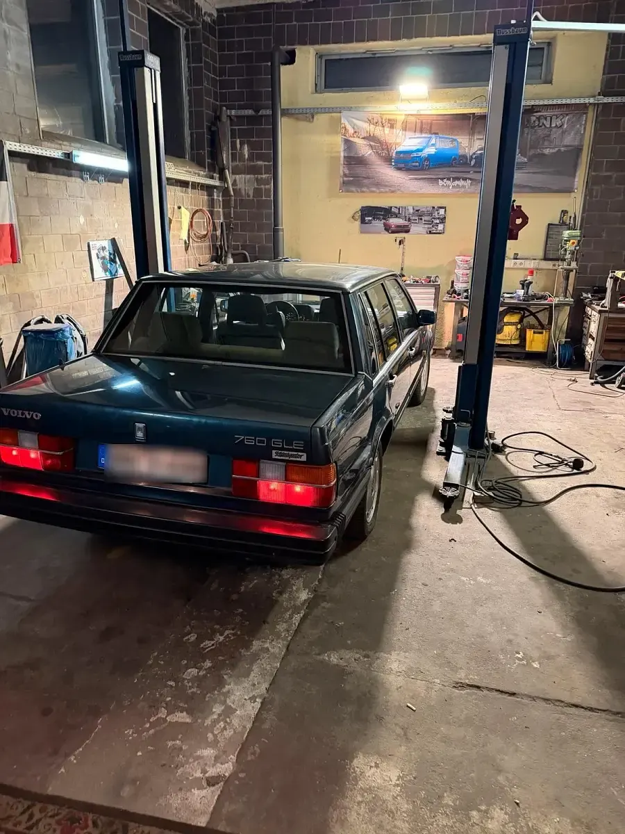 Gebraucht Volvo 760 150 PS (110 kW) 1982 Blau Limousine