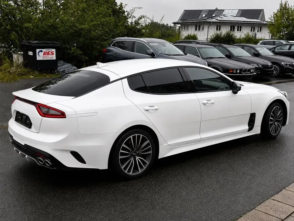 Gebraucht Kia Stinger GT-Line 200 PS (147 kW) 2019 Snow white pearl Kleinwagen