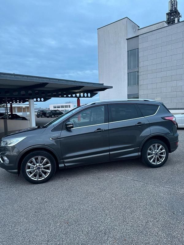 Grau Gebraucht 2017 Ford Kuga Vignale SUV | 15.000 € (Superpreis) - Bild 1/4
