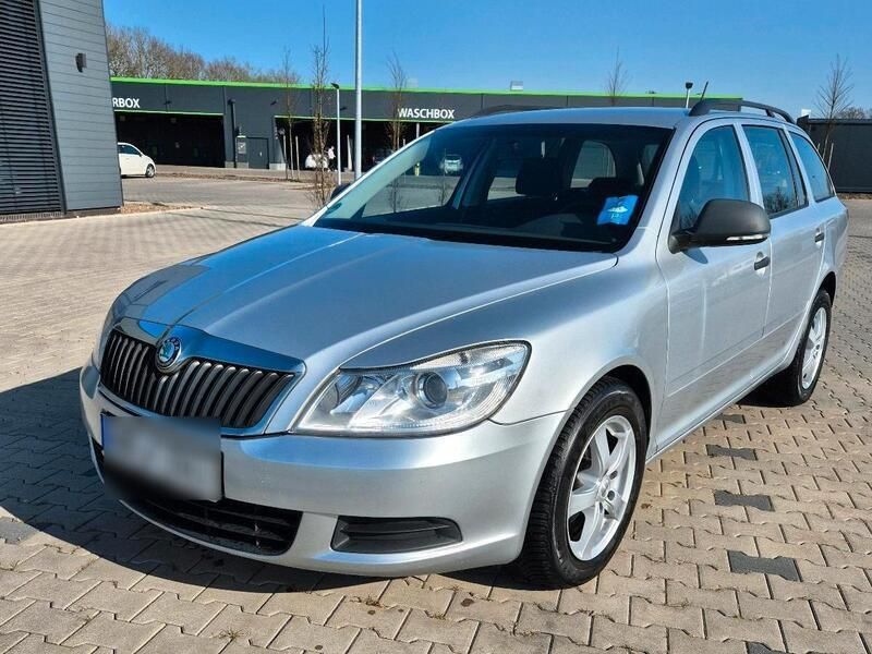 Silber Gebraucht 2012 Skoda Octavia Kombi | 3.990 € (Superpreis) - Bild 1/4