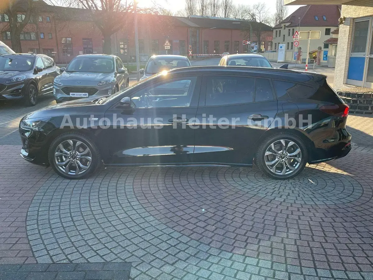 Gebraucht Ford Focus ST-Line X 155 PS (114 kW) 2024 Schwarz Kombi