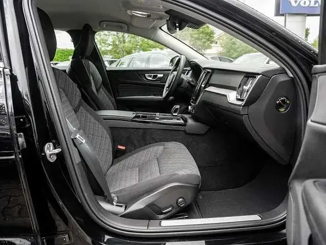 Gebraucht Volvo V60 Core 349 PS (256 kW) 2023 Schwarz Kombi