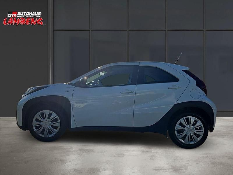 Gebraucht Toyota Aygo X X-play 72 PS (52 kW) 2023 Schneeweiß SUV