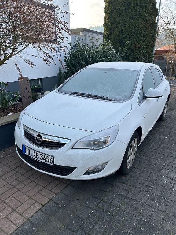 Weiß Gebraucht 2012 Opel Astra Limousine | 5.750 € (Guter Preis) - Bild 1/4