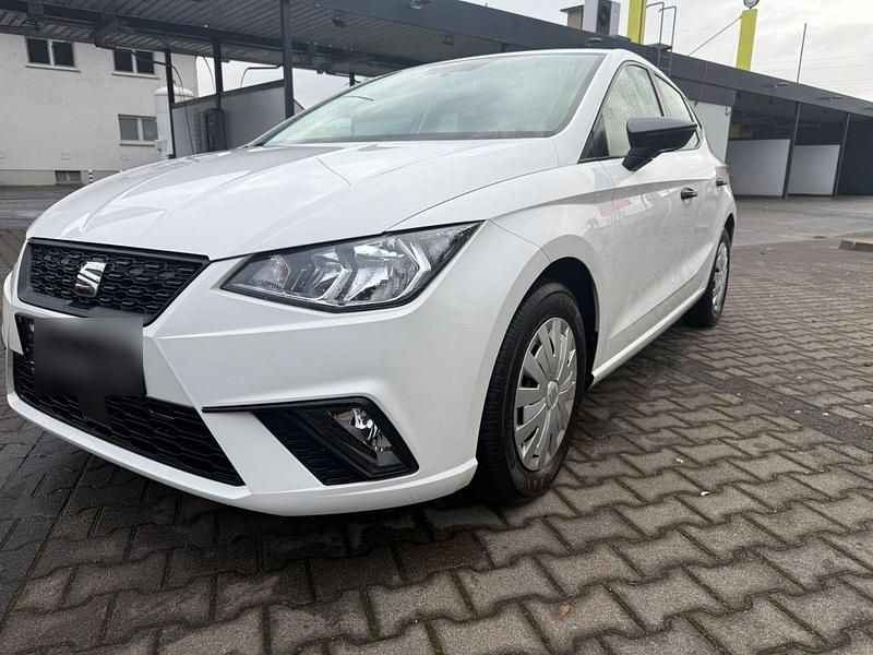 Weiß Gebraucht 2021 Seat Ibiza Reference Kleinwagen | 11.750 € (Superpreis) - Bild 1/4