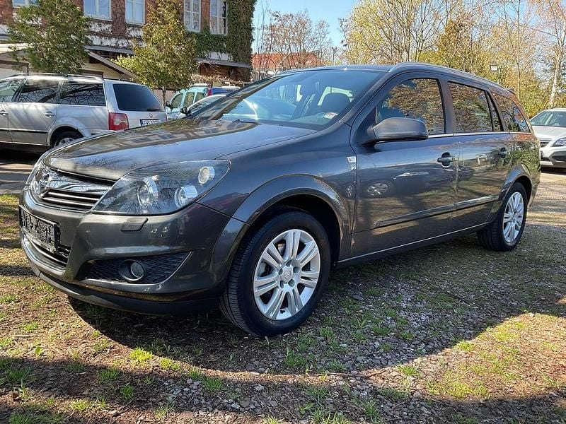 Gebraucht Opel Astra Selection 116 PS (85 kW) 2009 Grau Kombi