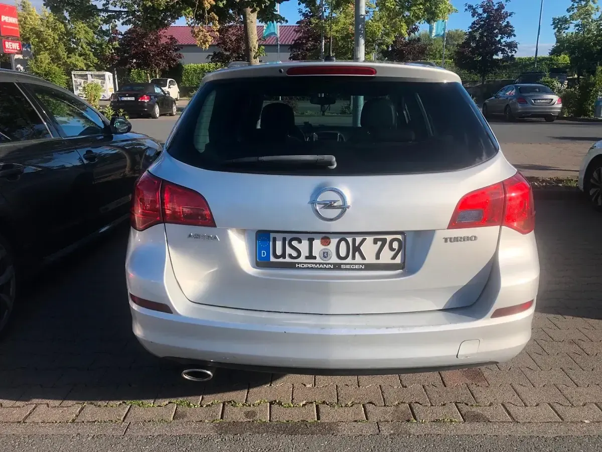 Gebraucht Opel Astra 140 PS (102 kW) 2011 Silber Kombi