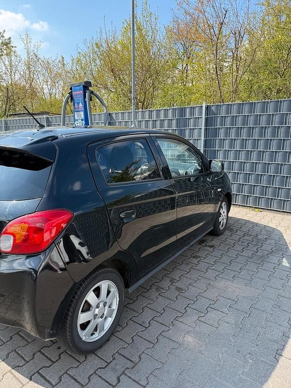 Second-hand Mitsubishi Space Star 80 CP (58 kW) 2015 Negru Berlinǎ