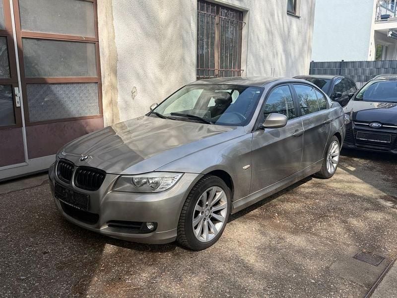 Gebraucht BMW 318 143 PS (105 kW) 2010 Grau Limousine