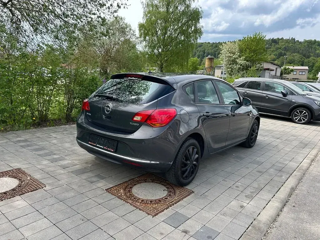 Gebraucht Opel Astra Active 140 PS (102 kW) 2013 Grau Limousine