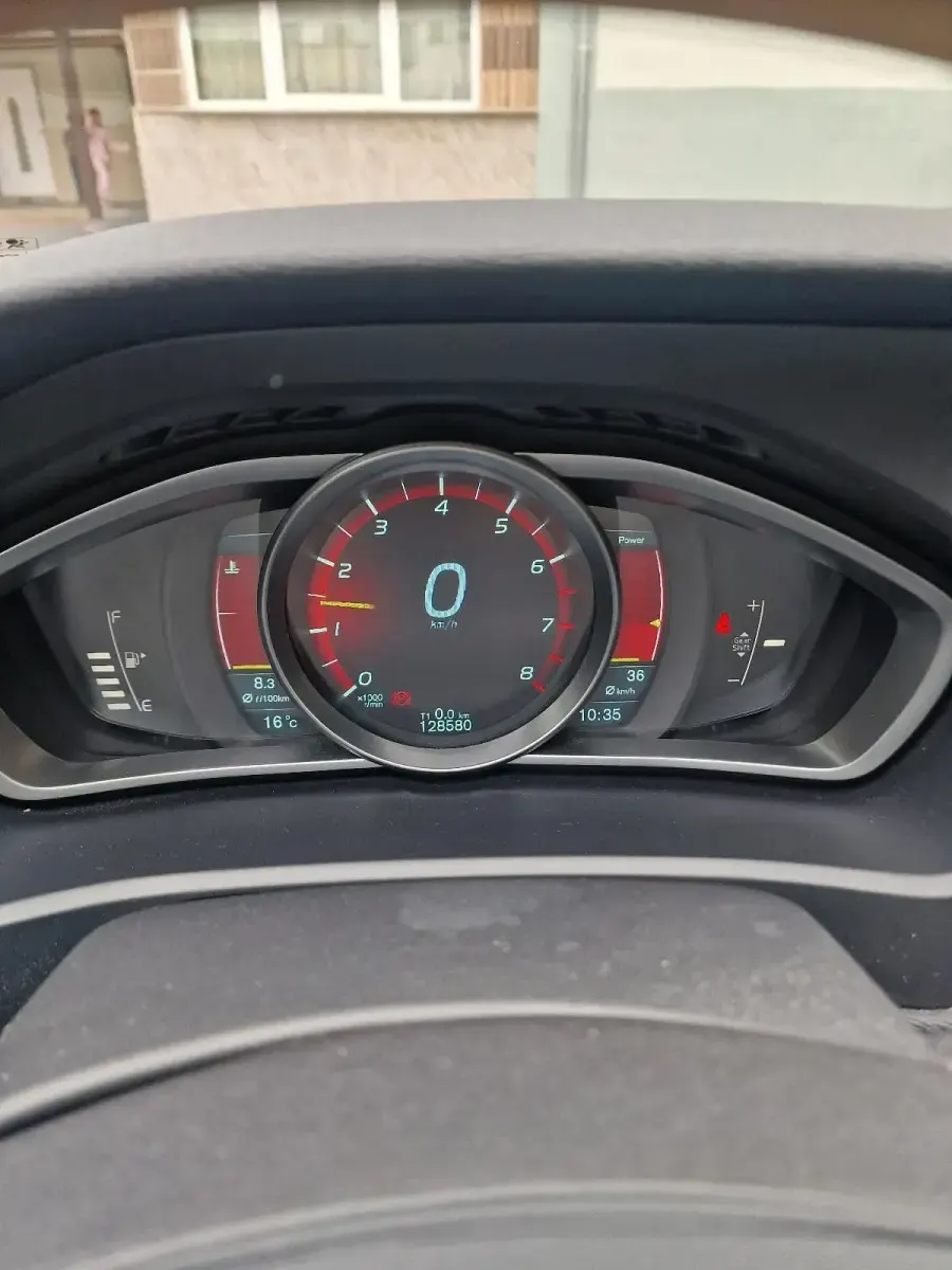 Usata Volvo V40 CC 120 CV (88 kW) 2014 Nero Station wagon