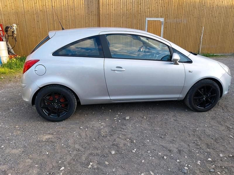 Gebraucht Opel Corsa 90 PS (66 kW) 2008 Silber Kleinwagen