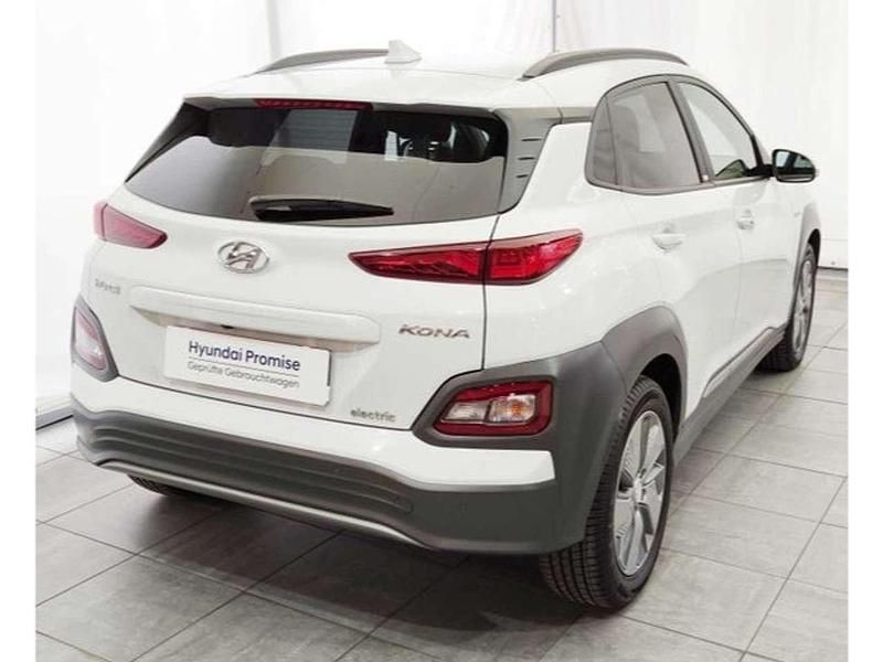 Gebraucht Hyundai Kona Style 100 kW (136 PS) 2021 Chalk white SUV