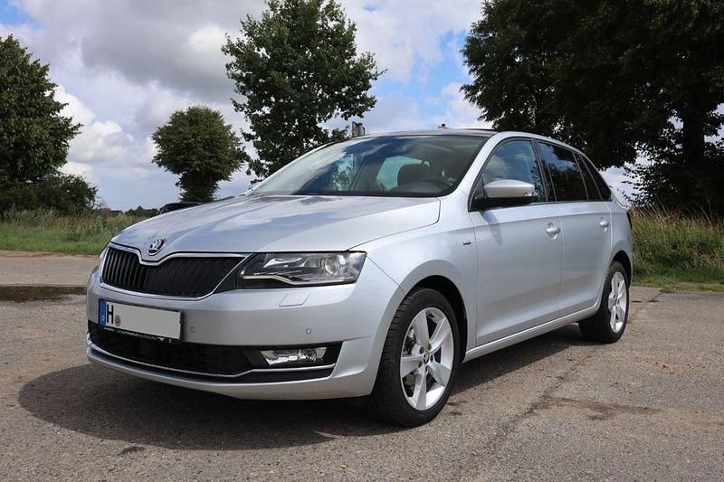 Silber Gebraucht 2018 Skoda Rapid Clever Limousine | 12.900 € (Fairer Preis) - Bild 1/4