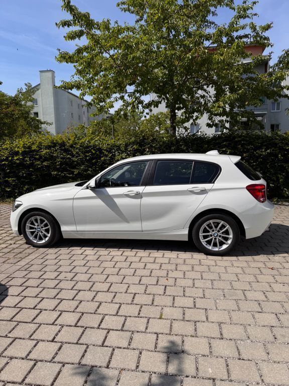 Weiß Gebraucht 2013 BMW 116 Urban Line Kleinwagen | 6.800 € (Fairer Preis) - Bild 1/4
