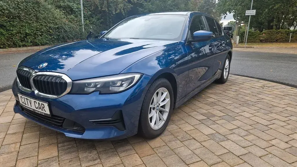Gebraucht BMW 320 Advantage 190 PS (139 kW) 2021 Blau Limousine