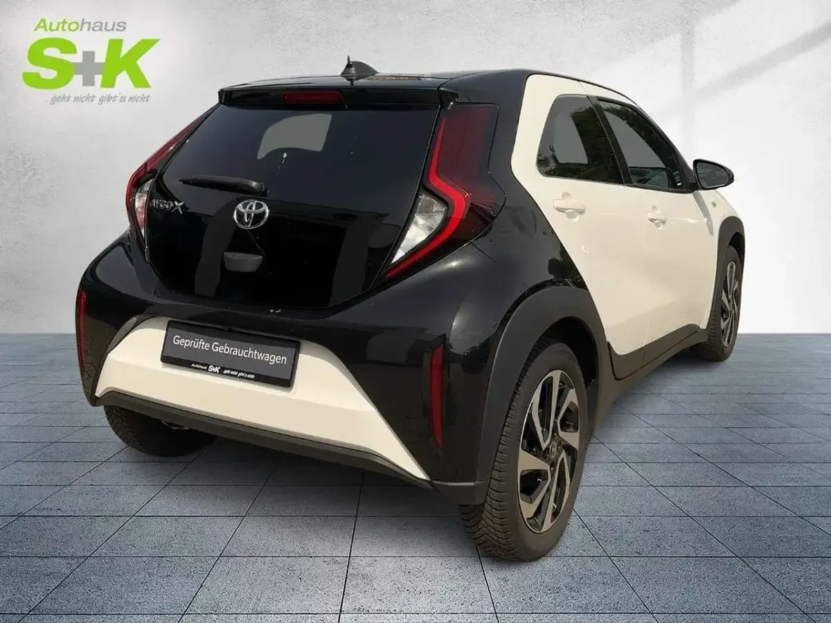 Gebraucht Toyota Aygo X X-Black 72 PS (52 kW) 2024 Weiß SUV
