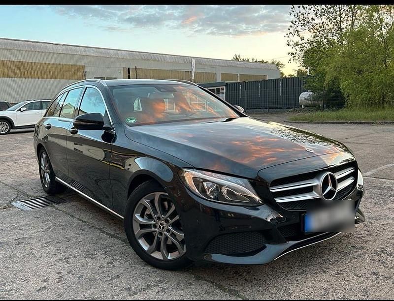 Schwarz Gebraucht 2018 Mercedes C200 Kombi | 10.600 € (Fairer Preis) - Bild 1/4