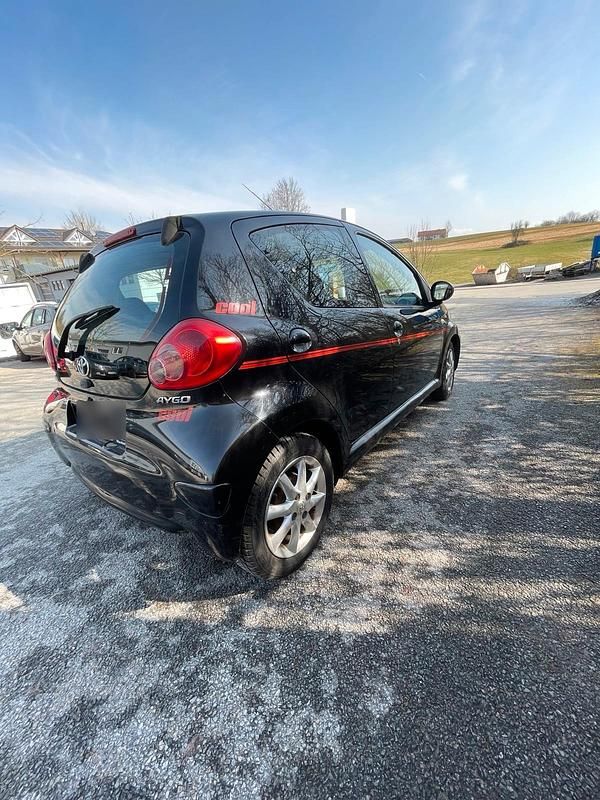 Gebraucht Toyota Aygo 68 PS (50 kW) 2006 Schwarz Kleinwagen