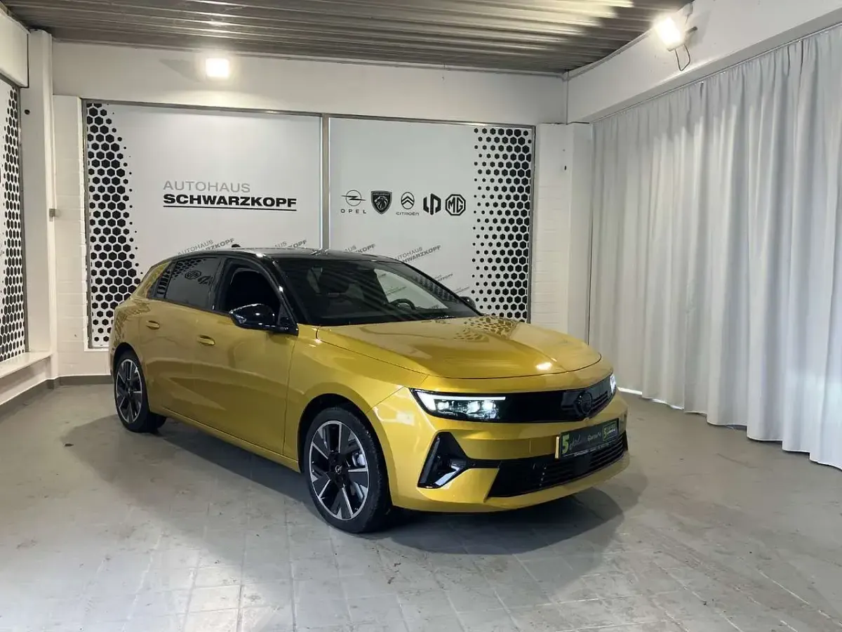 Usado Opel Astra 114 kW (156 HP) 2025 Amarelo Citadino