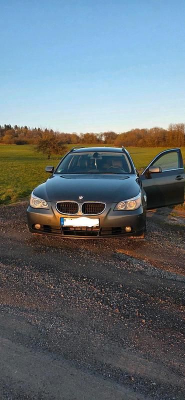 Gebraucht BMW 530 218 PS (160 kW) 2004 Grau Kombi