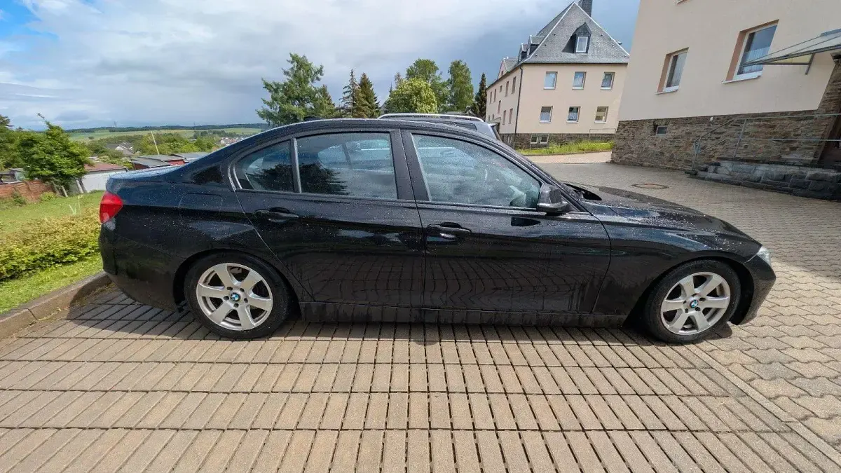 Gebraucht BMW 320 Performance 184 PS (135 kW) 2012 Schwarz Limousine