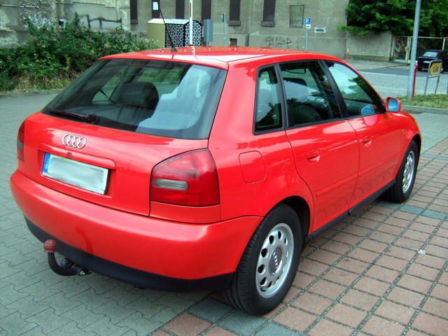 Gebraucht Audi A3 Attraction 101 PS (74 kW) 2000 Rot Kleinwagen