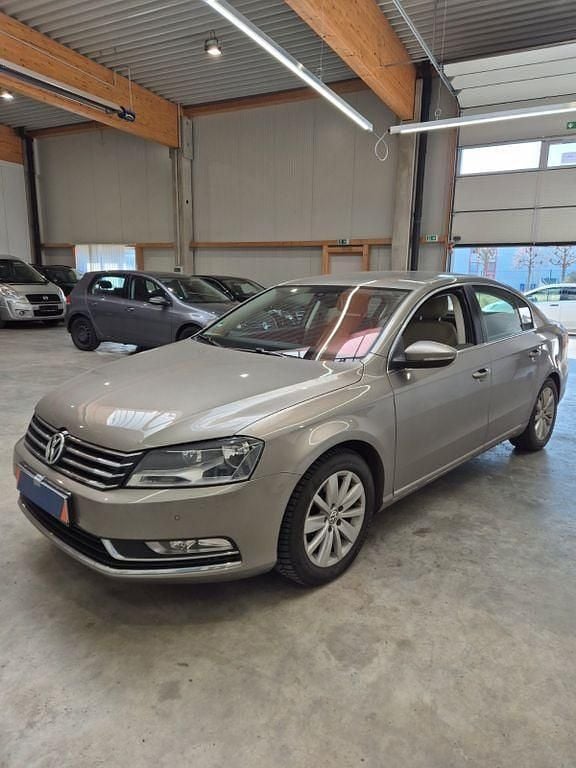 Gebraucht VW Passat Comfortline 160 PS (117 kW) 2014 Braun Limousine
