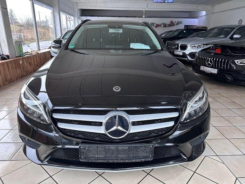 Gebraucht Mercedes C220 194 PS (142 kW) 2018 Schwarz Limousine
