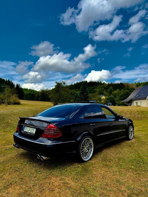 Schwarz Gebraucht 2005 Mercedes E500 Limousine | 8.000 € (Guter Preis) - Bild 1/4
