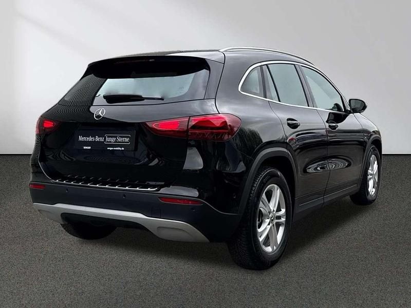 Gebraucht Mercedes GLA200 163 PS (119 kW) 2024 Schwarz SUV
