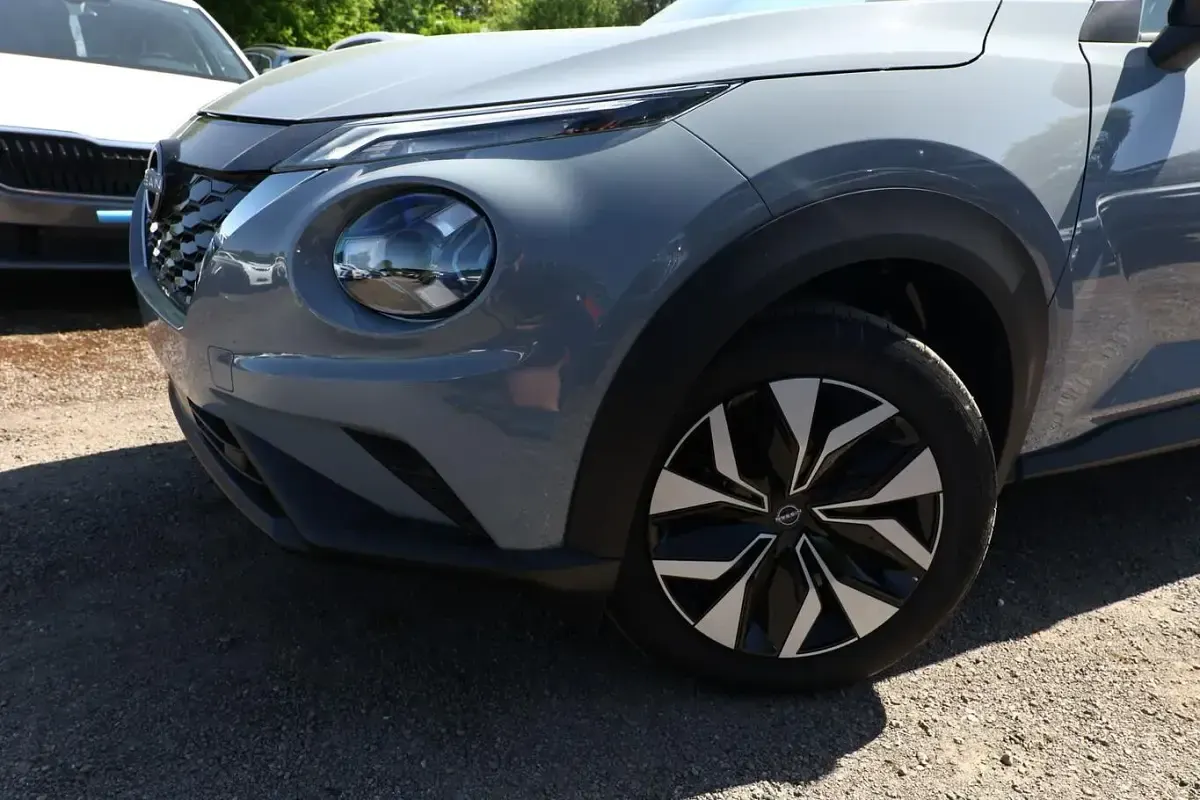 Neu Nissan Juke Acenta 143 PS (105 kW) 2025 Dark grey SUV