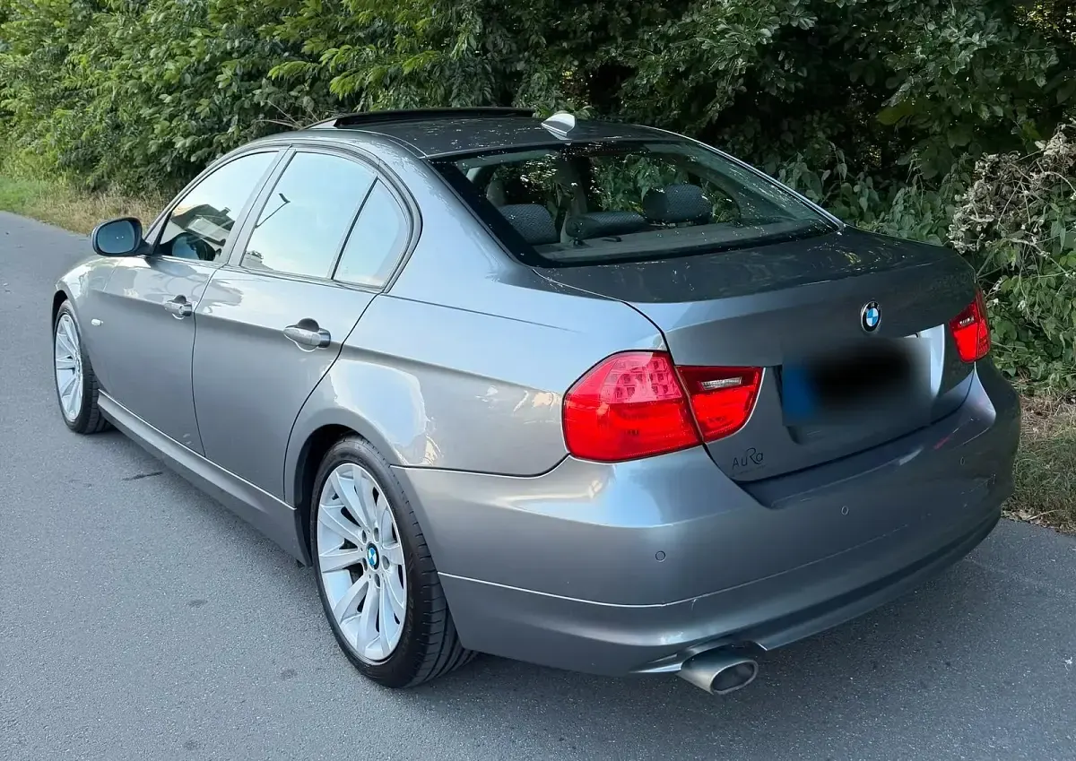 Gebraucht BMW 320 M Sport 177 PS (130 kW) 2009 Grau Limousine