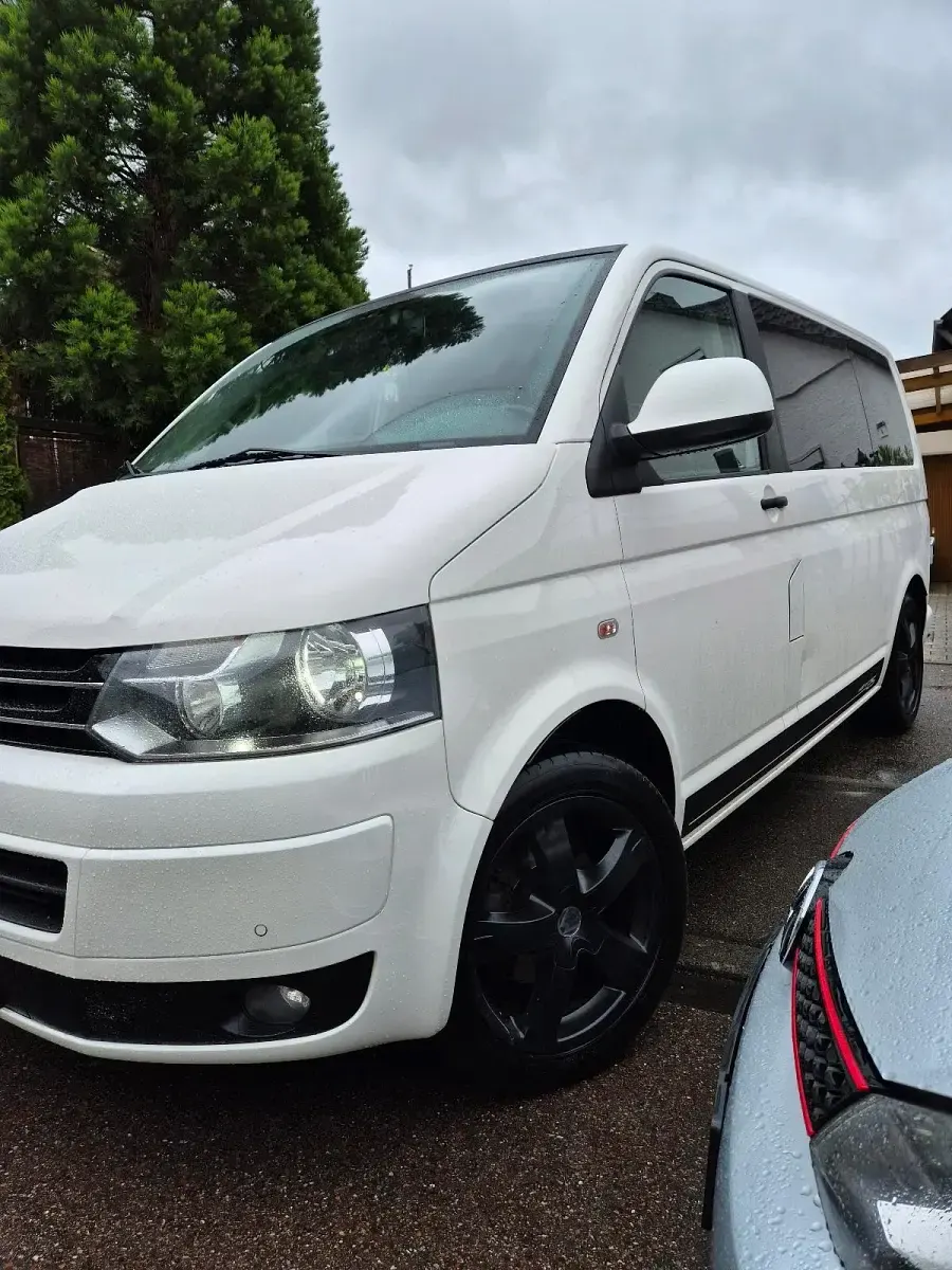 Gebraucht VW Multivan Edition 140 PS (102 kW) 2011 Weiß Van / Kleinbus