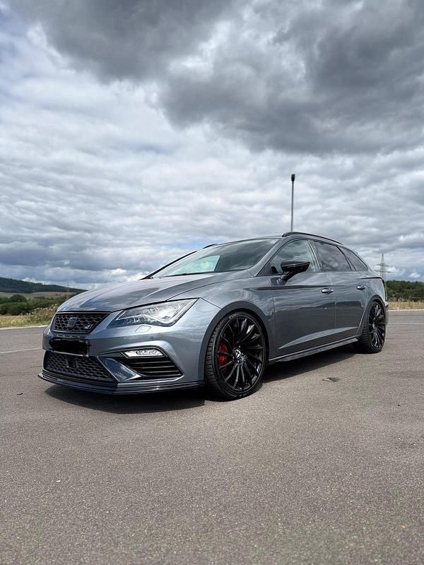 Grau Gebraucht 2017 Cupra Leon Kombi | 18.500 € (Fairer Preis) - Bild 1/4