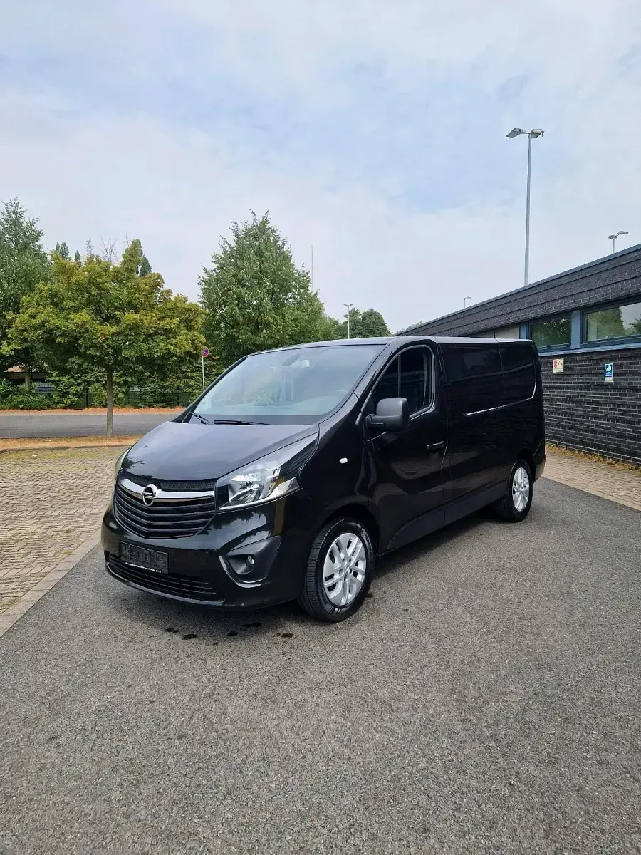 Gebraucht Opel Vivaro 140 PS (102 kW) 2016 Schwarz Van / Kleinbus