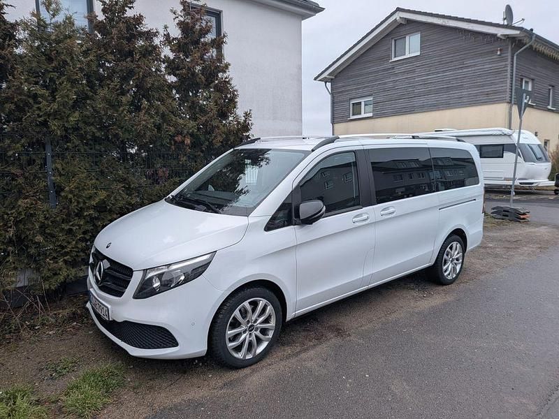Weiß Gebraucht 2022 Mercedes V250 Edition Van / Kleinbus | 44.500 € (Superpreis) - Bild 1/4