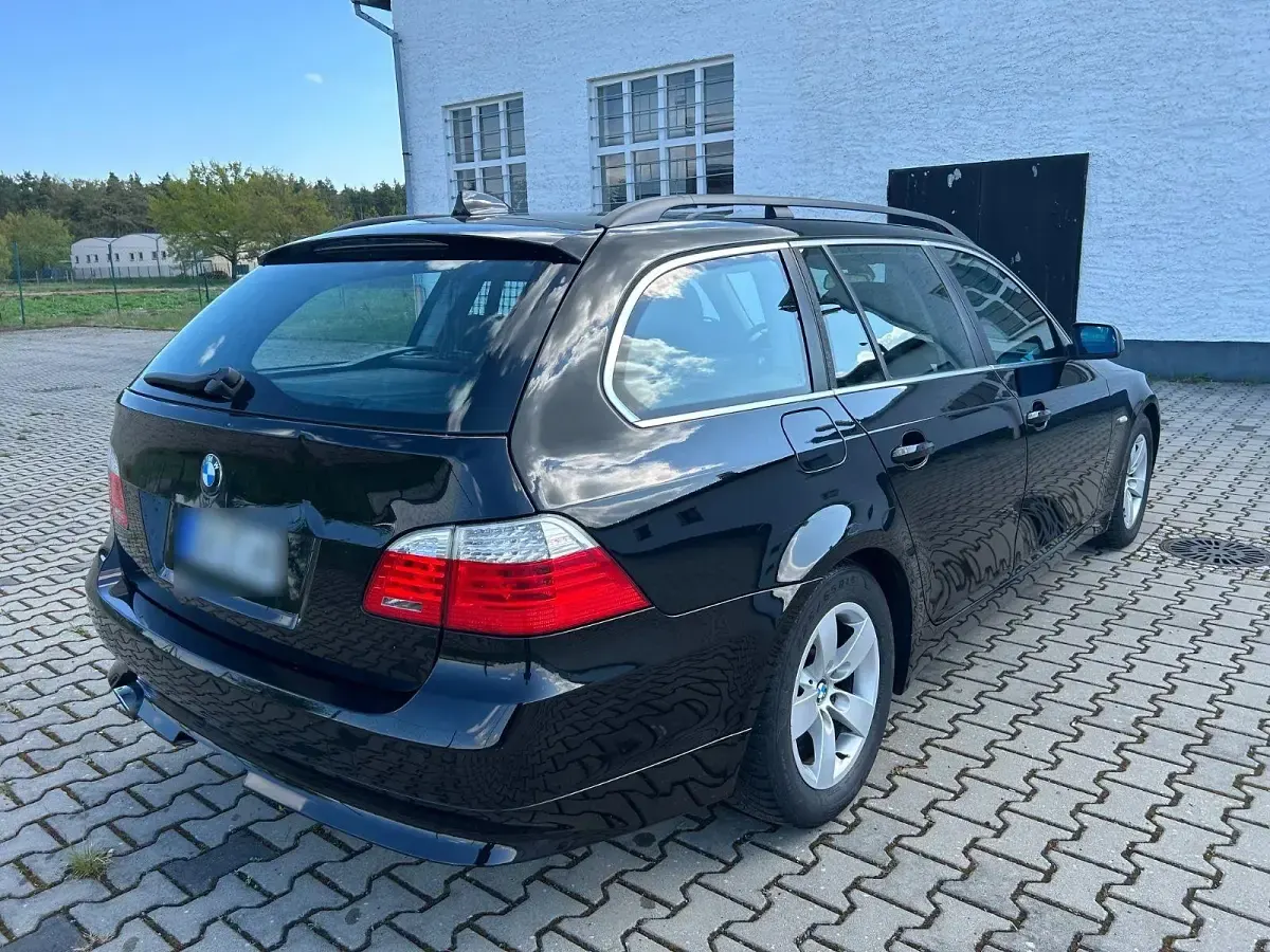 Gebraucht BMW 520 163 PS (119 kW) 2008 Schwarz Kombi