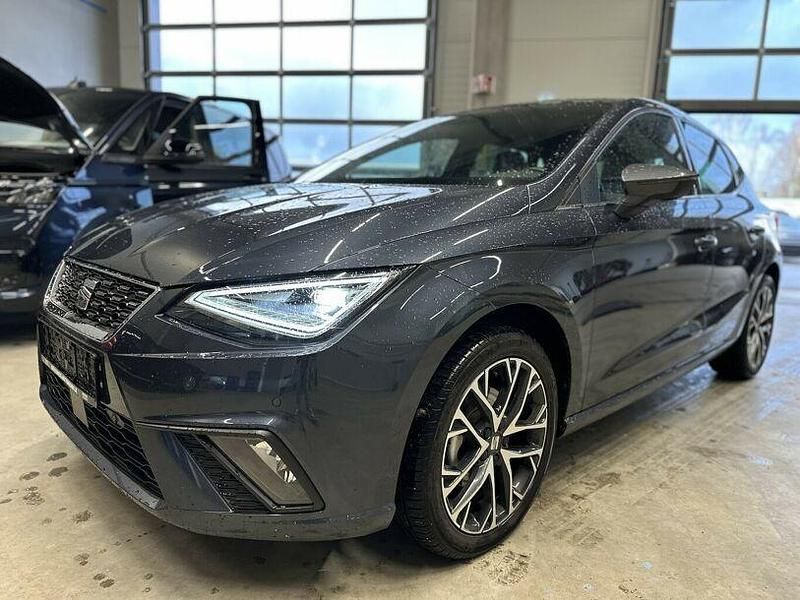 Grau Gebraucht 2024 Seat Ibiza XCELLENCE Limousine | 18.200 € (Guter Preis) - Bild 1/4