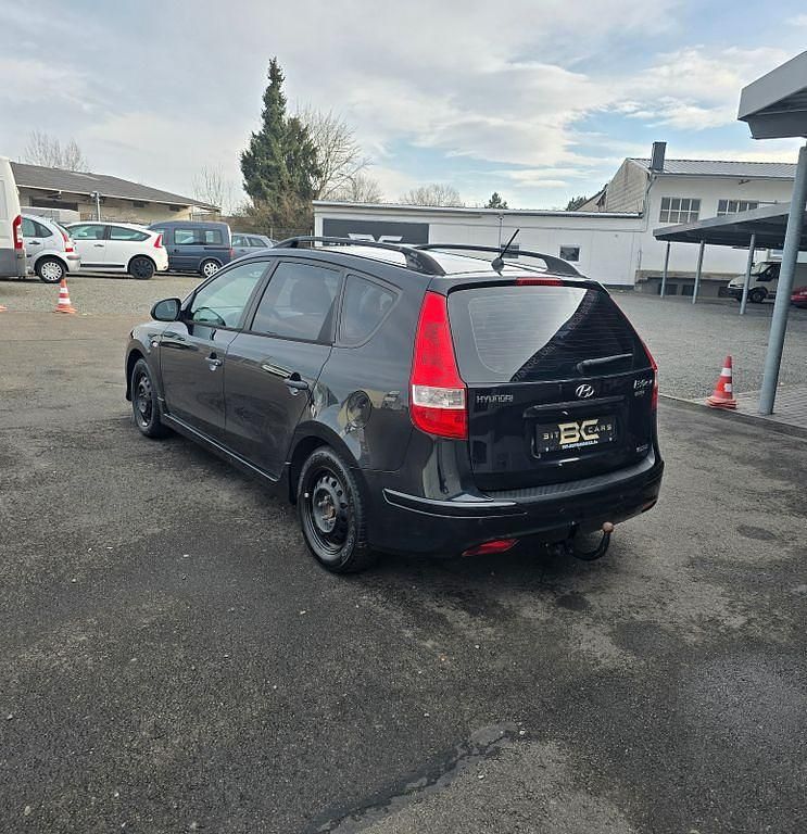 Gebraucht Hyundai i30 Edition+ 90 PS (66 kW) 2011 Schwarz Kombi